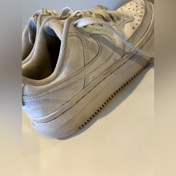 Nike - Picture 2 of 5